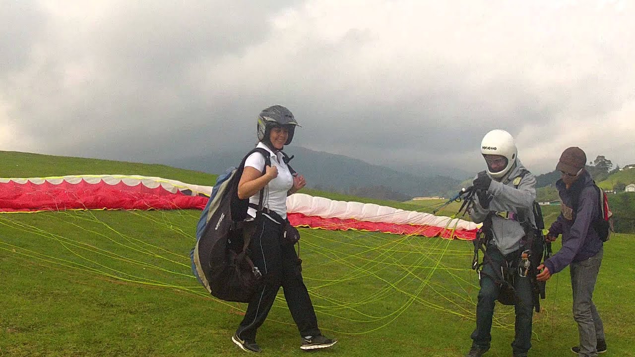 Despegue de Parapente en San Felix Medellin