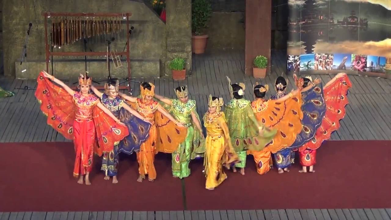 LISTRA UNPAR - Tari Merak @ Indonesian Cultural Night Athens Greece 2014