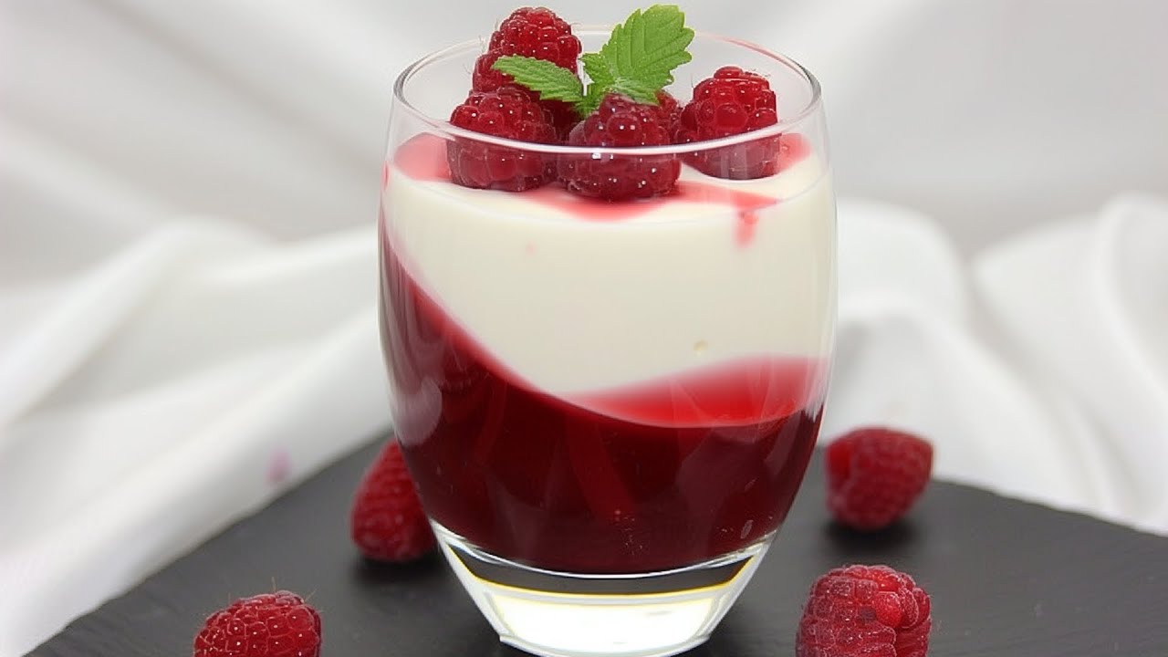 Panna Cotta mit Himbeer-Gelee Dessert zum Muttertag