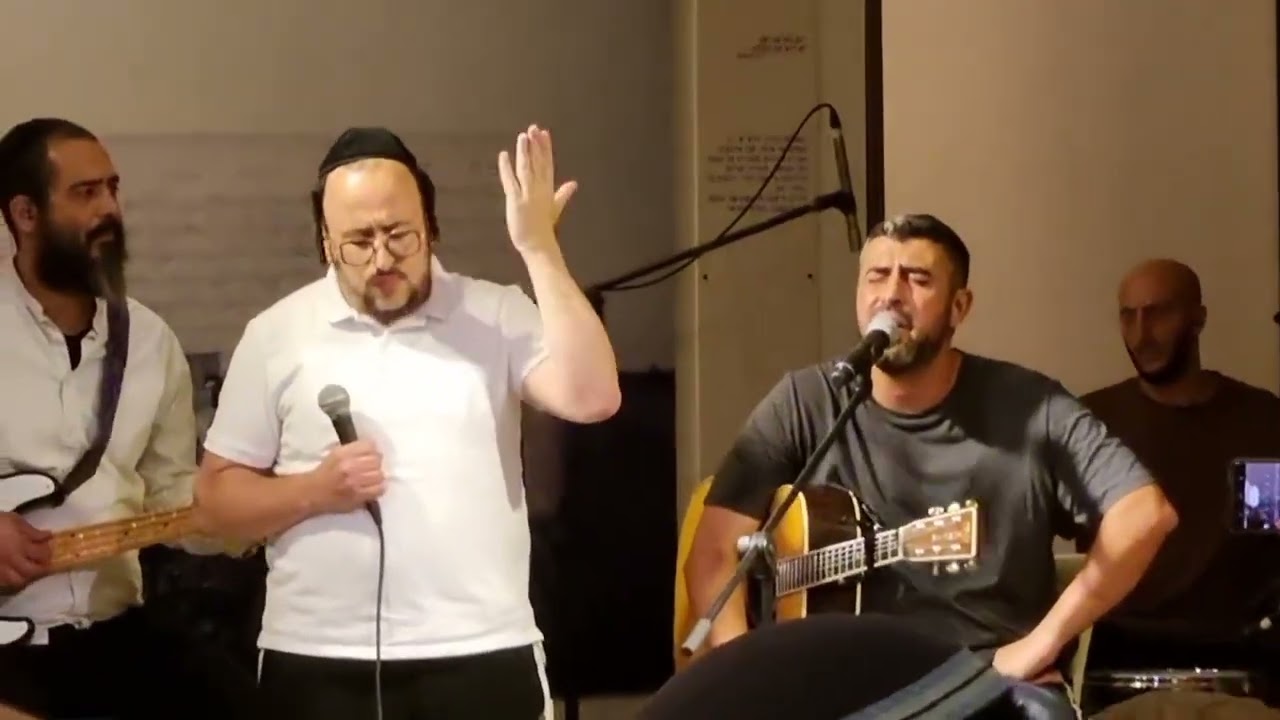 Amazingly moving performance by Yishai Ribo & Lipa Schmeltzer for IDF rabbanut soldiers