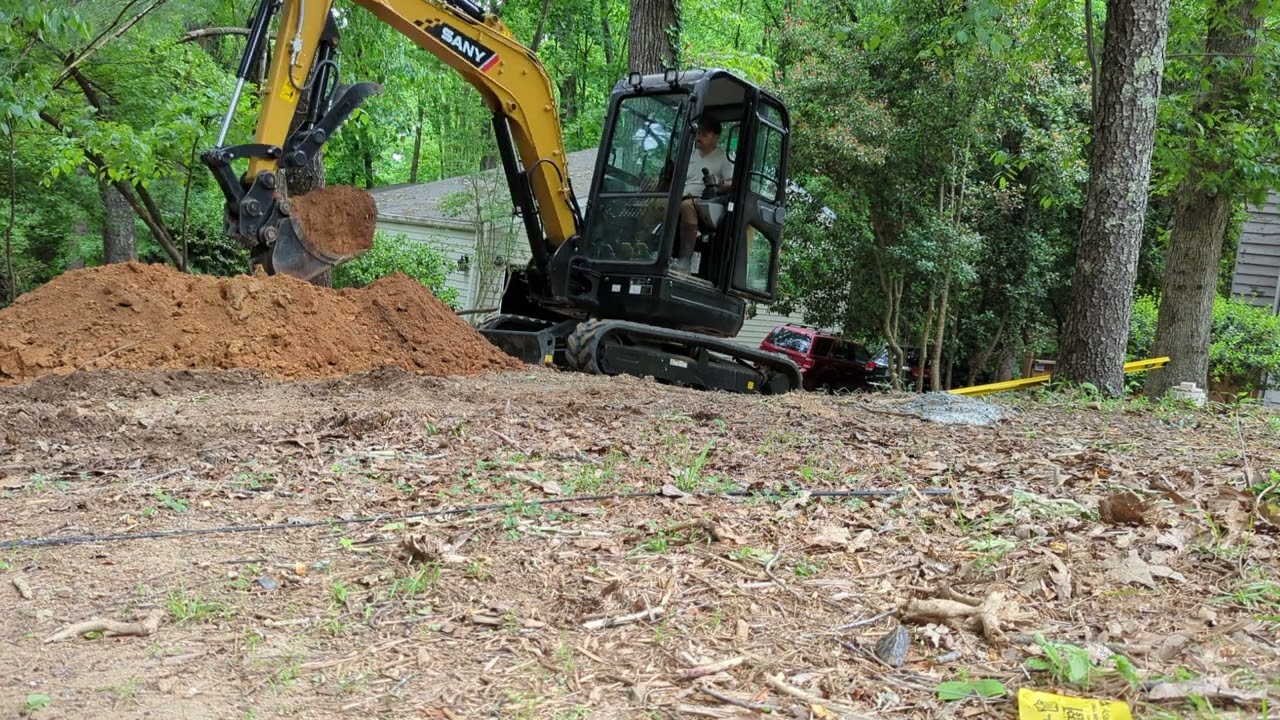 Sany Mini Excavator, SY35U, digging / installing new power line, 50 hours on the engine
