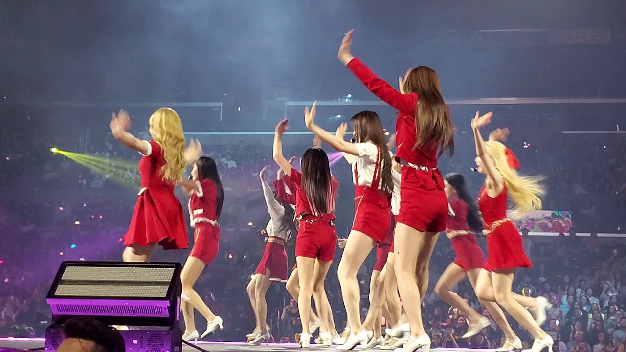 KCON LA FT. IZ*ONE - AIRPLANE & NEKKOYA