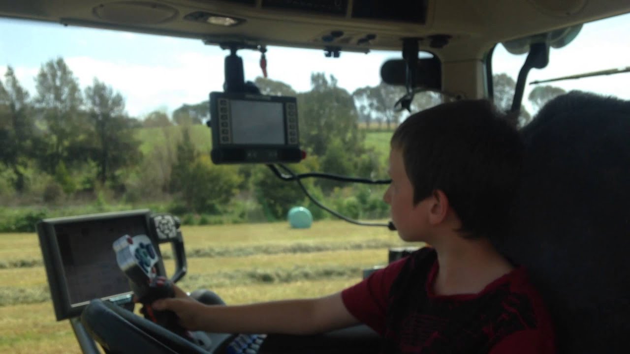 Mchale Fusion Vario + Fendt 720 Vario with 8 year old operator