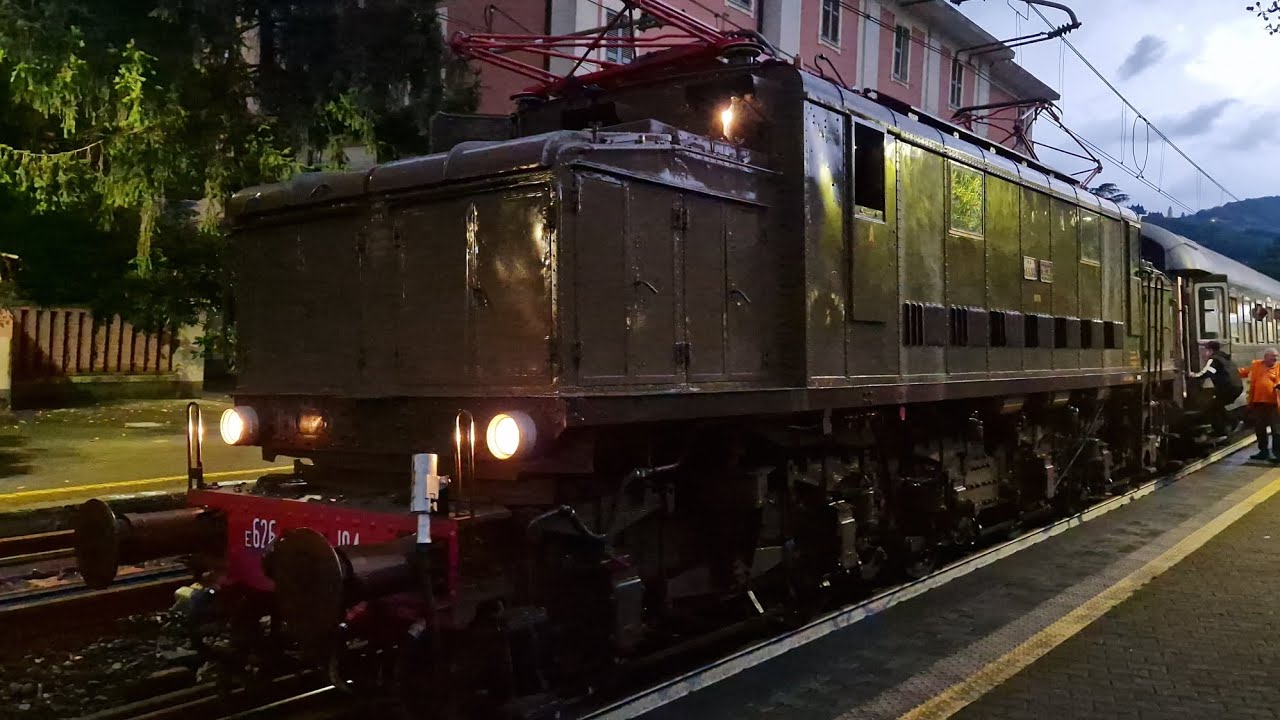TRENO STORICO SUI GIOVI E626 194 IN STAZIONE A GENOVA PONTEDECIMO IN QUESTA COMPILATION DI TRENI 