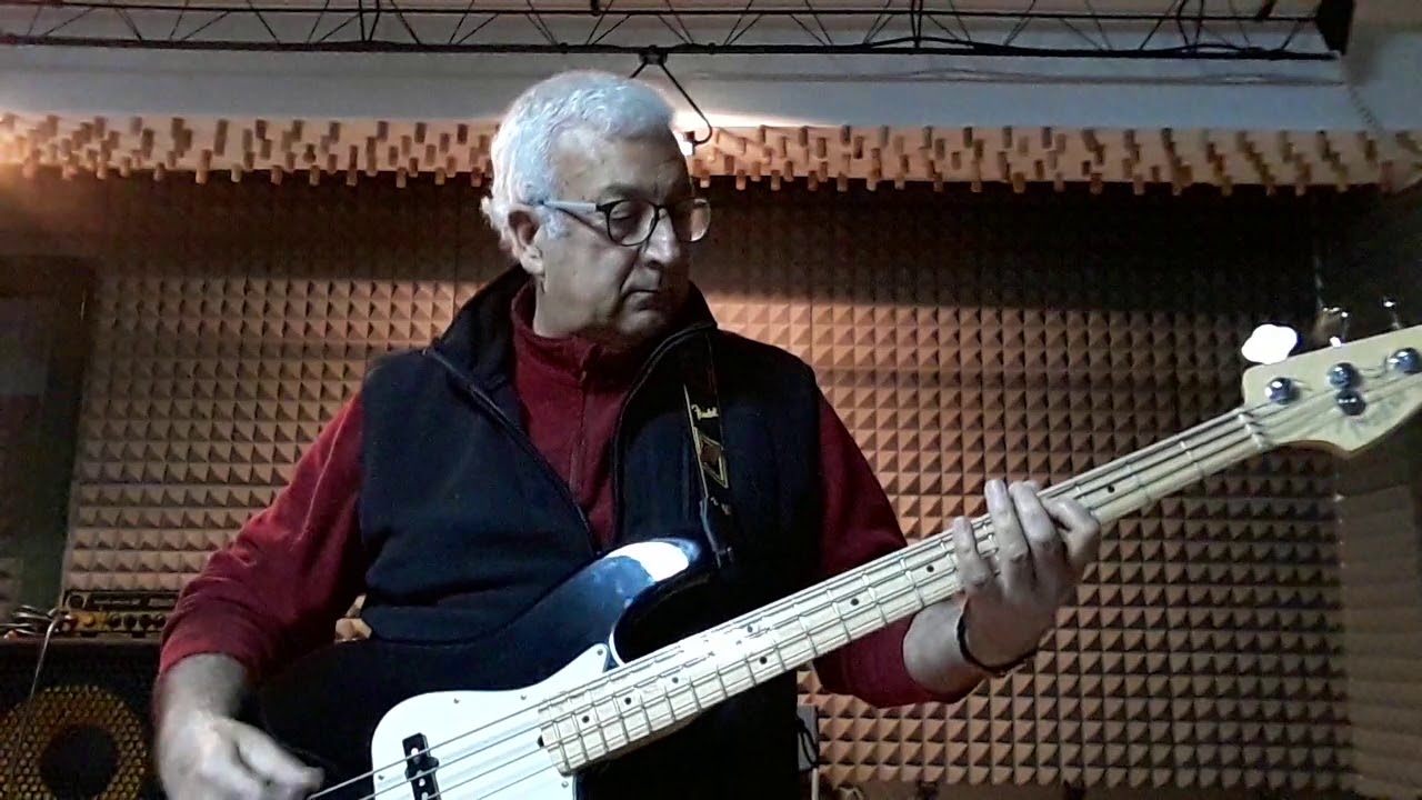 So far away -  Dire Straits -  Mark Knopfler Bass Cover