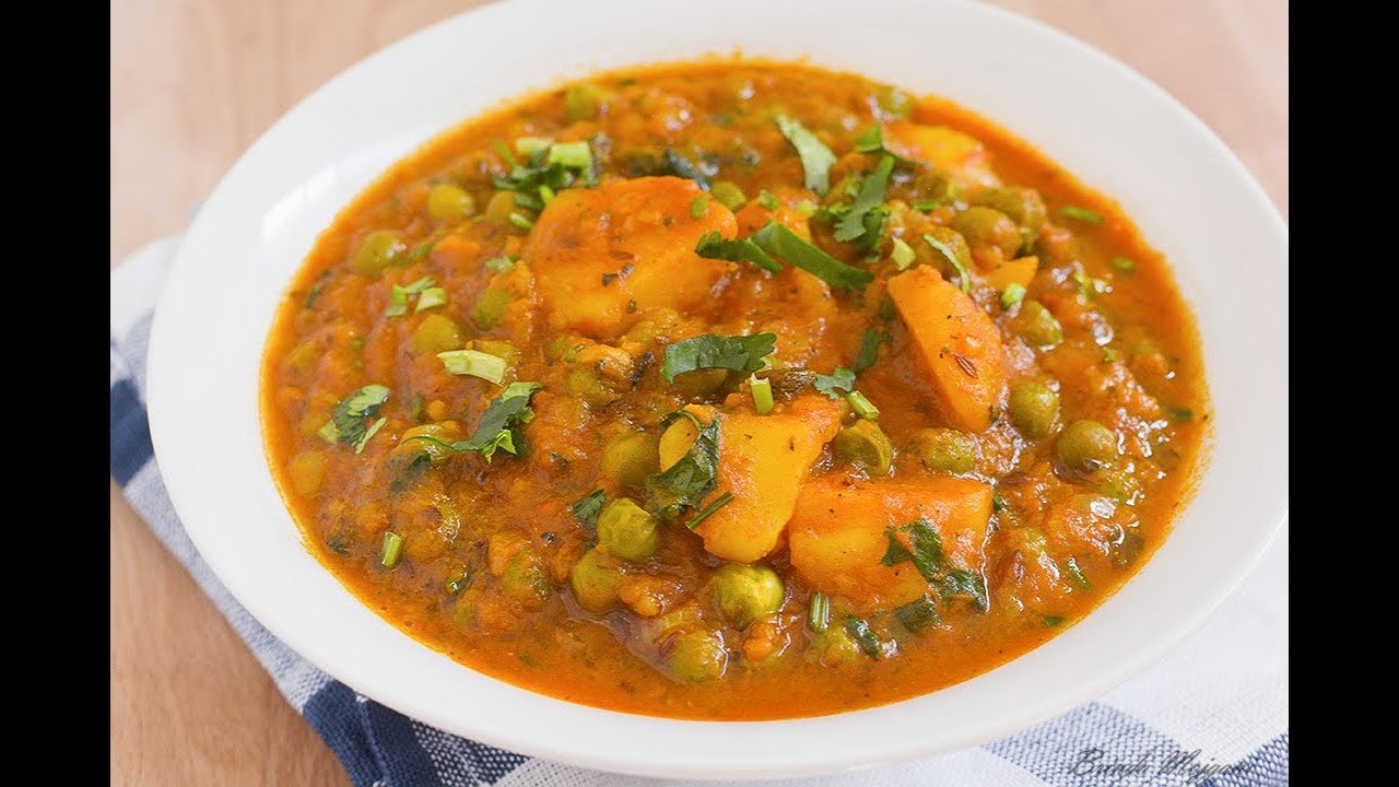 MATAR ALOO CURRY / EASY POTATO AND PEAS CURRY RECIPE / VEGAN RECIPE