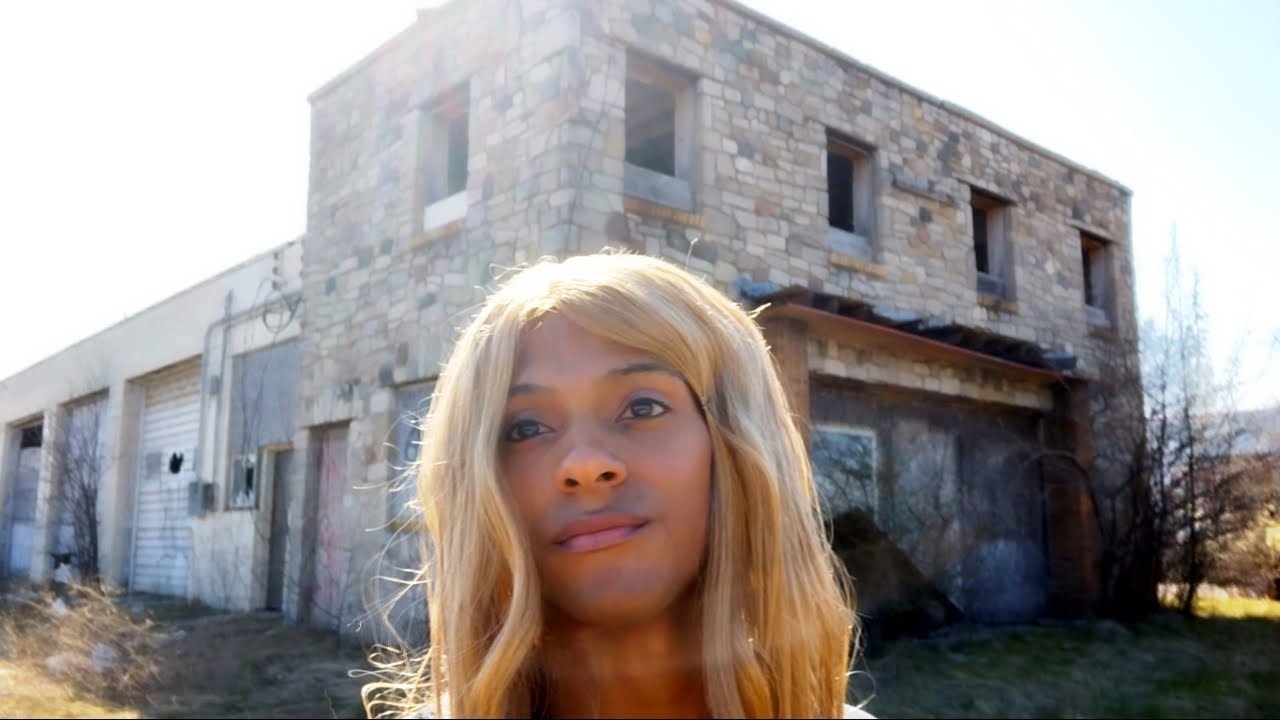 Exploring Old and Abandoned Warehouse in Flint, MI