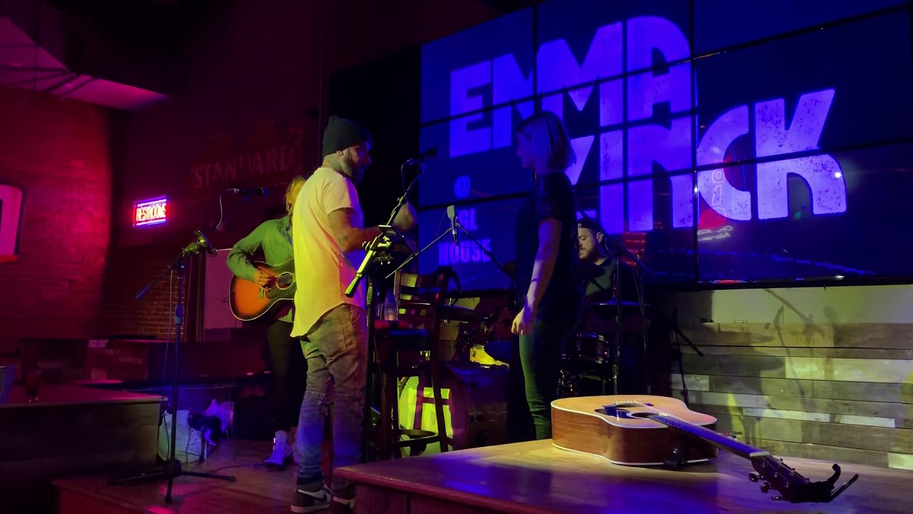 AJ McLean, Cassadee Pope, Emma Zinck perform &ldquo;I Want It That Way&rdquo; @ FGL House