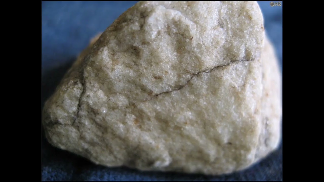 نيزك قمري  بريشيا أرونتوزيط كابرو بزالت #metetorite_lunar_chondrite_mars