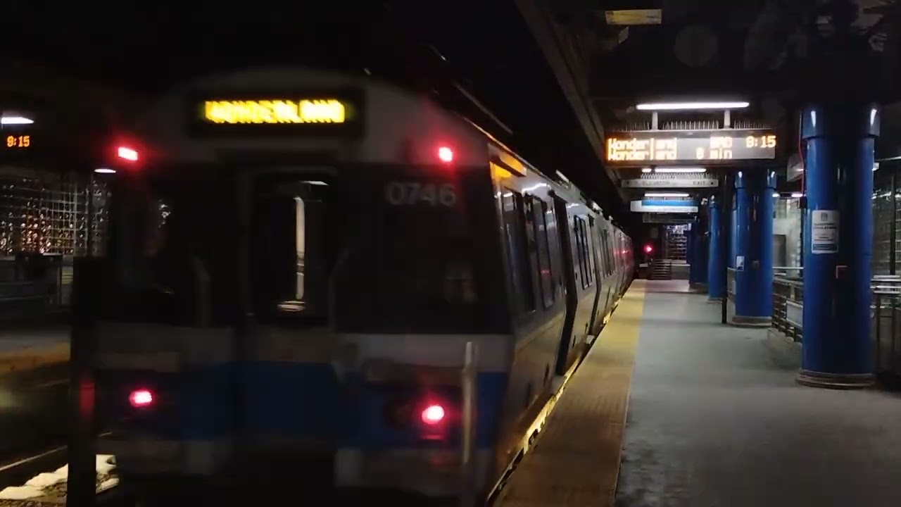 Blue Line Type 5 #717/#747 leaving Beachmont 