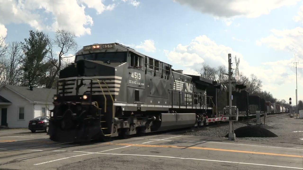 NORFOLK SOUTHERN GE AC44C6M Northbound Manifest Mix Freight