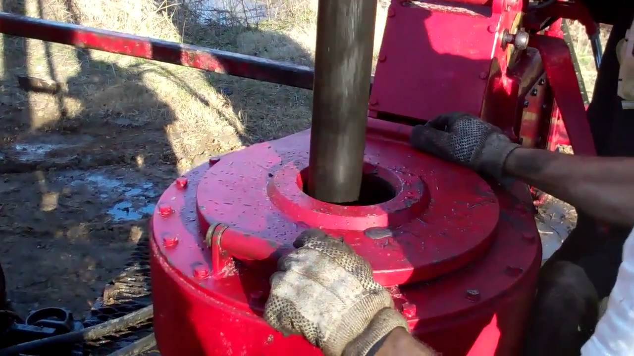 Oil Rig pulling pipe in northeast louisiana