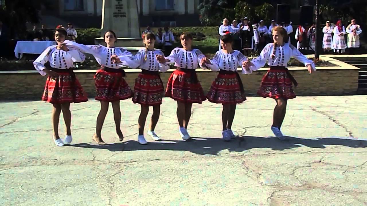 Ansamblul Tineretea dansul ,,Toamna''