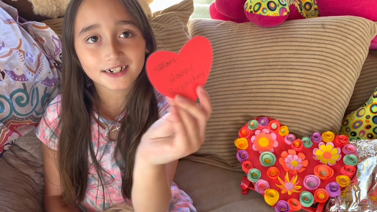 Tiffanys 9th Birthday - Opening Presents!