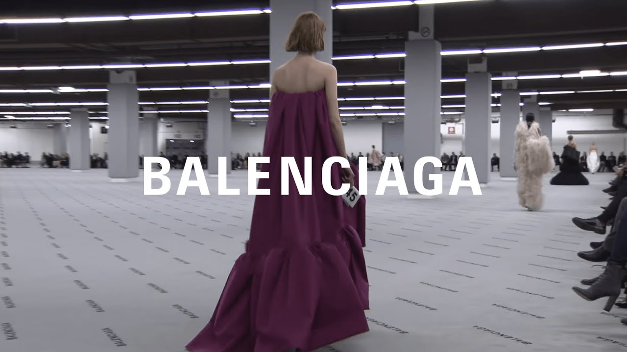 Balenciaga Women Winter 17 Collection