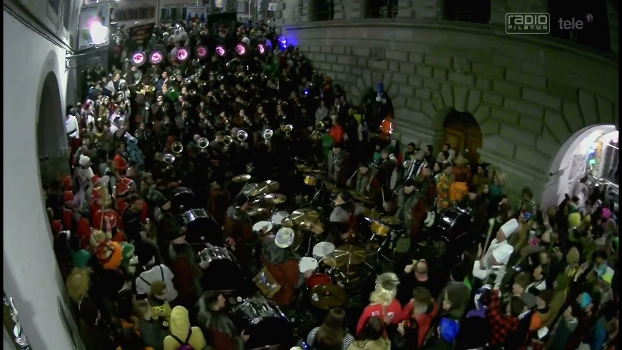 Sch&uuml;gumugger &Auml;mme - Gala (Rathaustreppe Luzerner Fasnacht SchmuDo 2025)