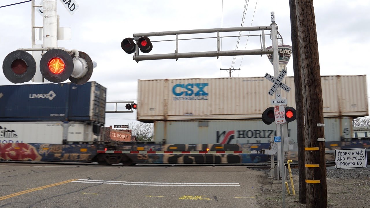 UP 8416 Z-Train North | E Locust St. Railroad Crossing, Lodi CA