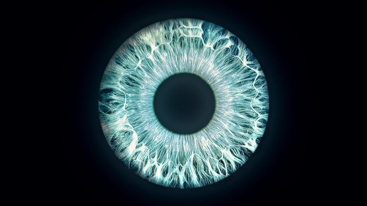olhos azuis como o oceano.