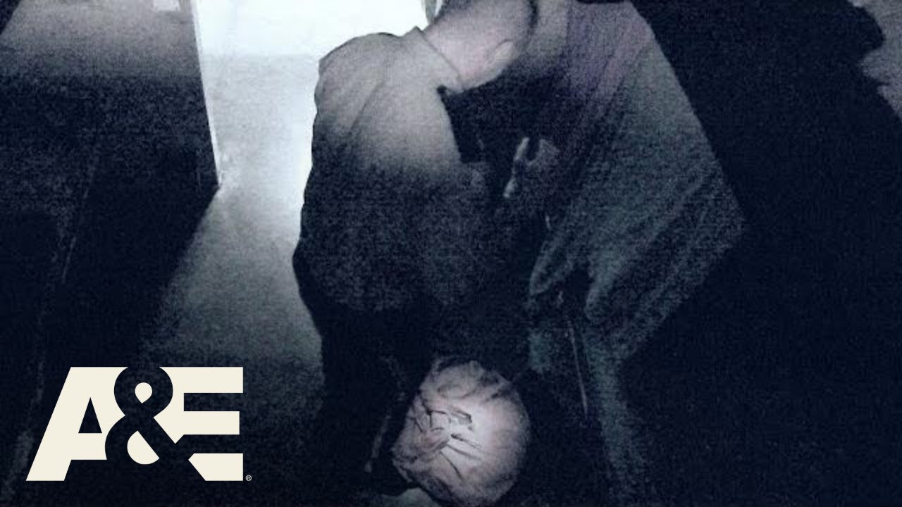 60 Days In: Officer finds HOOCH in Zac’s Room (S1 Flashback) | A&E