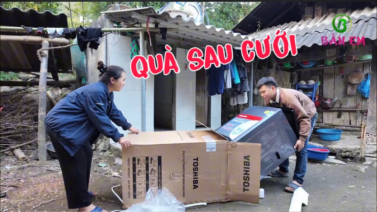 2 Vợ Chồng Cháu Lực Tới Rau Và Nhận Phần Quà Sau Cưới 