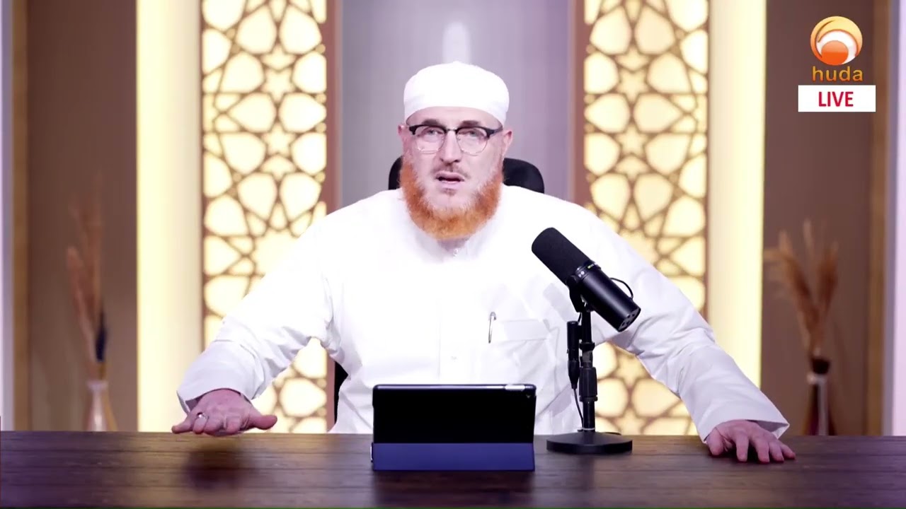 Reserved Spots Behind the Imam &mdash; Is This Right in Islam