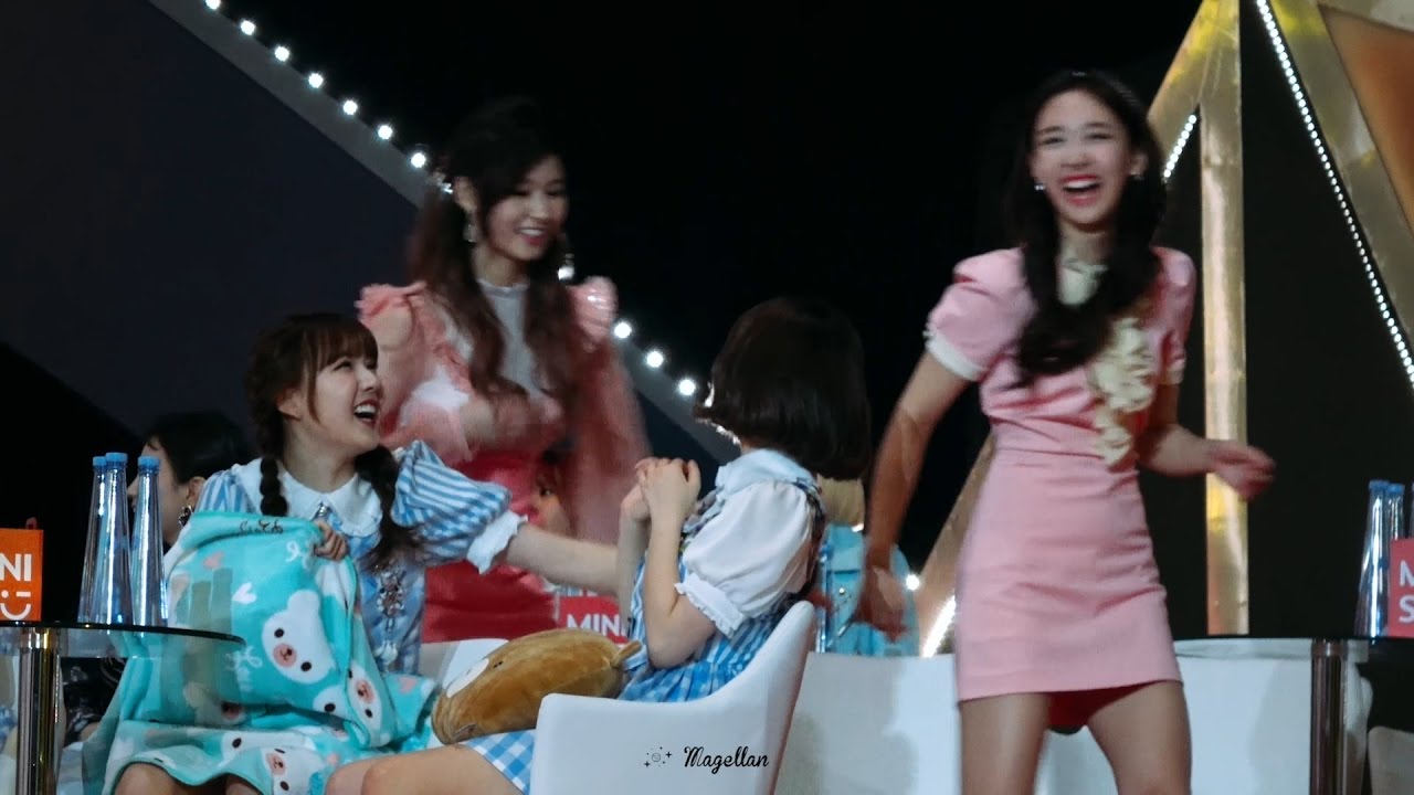 170113 여자친구 은하 직캠 대기석 CM time @골든디스크