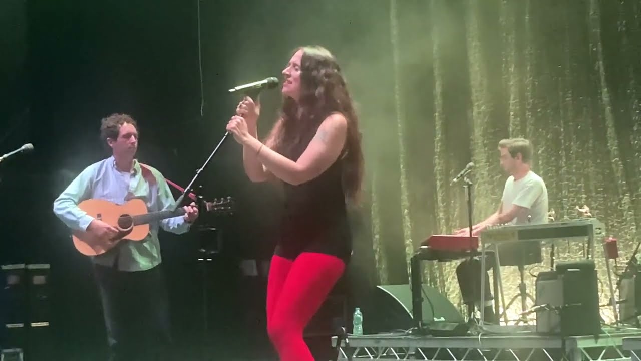 Waxahatchee - Next To Me (new song), live at the Hammersmith Apollo, London, 11 June 2025