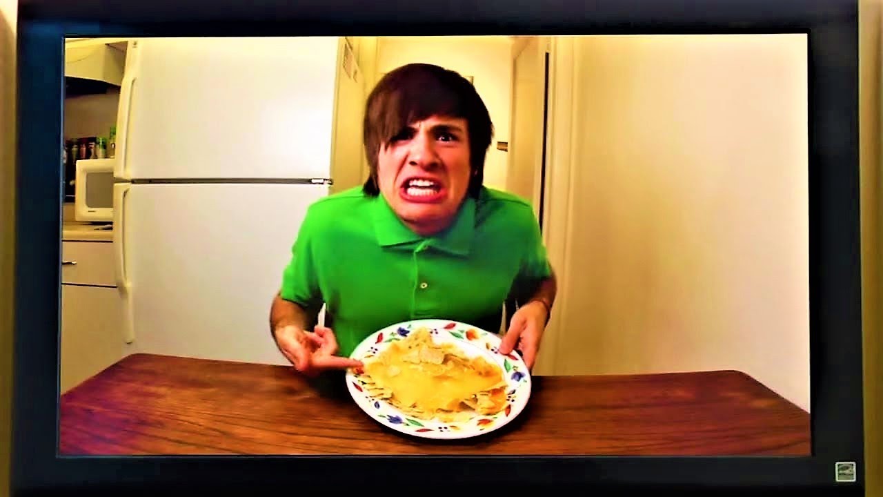 САМЫЙ ЗНАМЕНИТЫЙ СЫРНЫЙ ПАРЕНЬ! | SMOSH |
