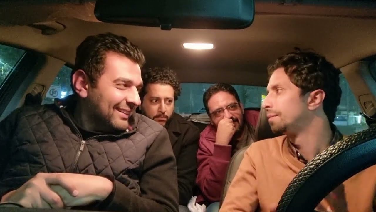لما صاحبك يبقى مكتئب وتخفف عليه بشوية نكت بايخه 😂😂