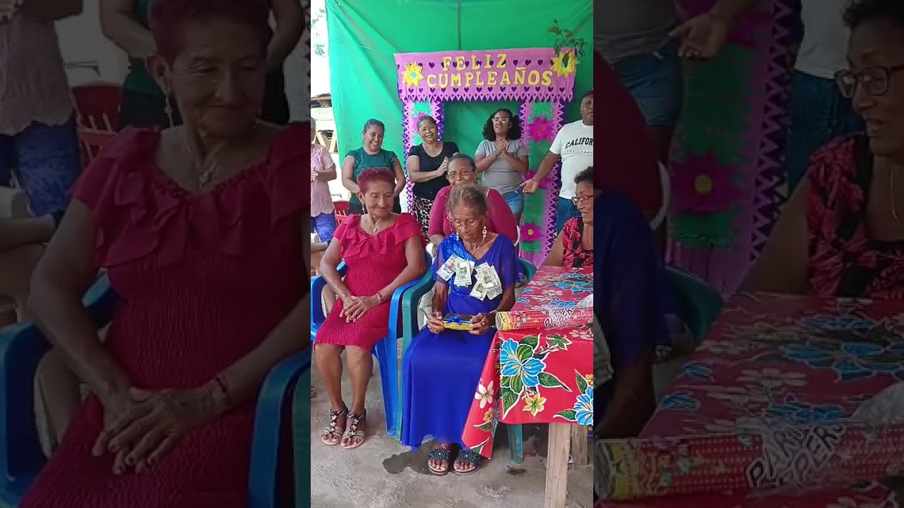 Recibiendo sus regalos Con motivo de sus 92 años de vida 