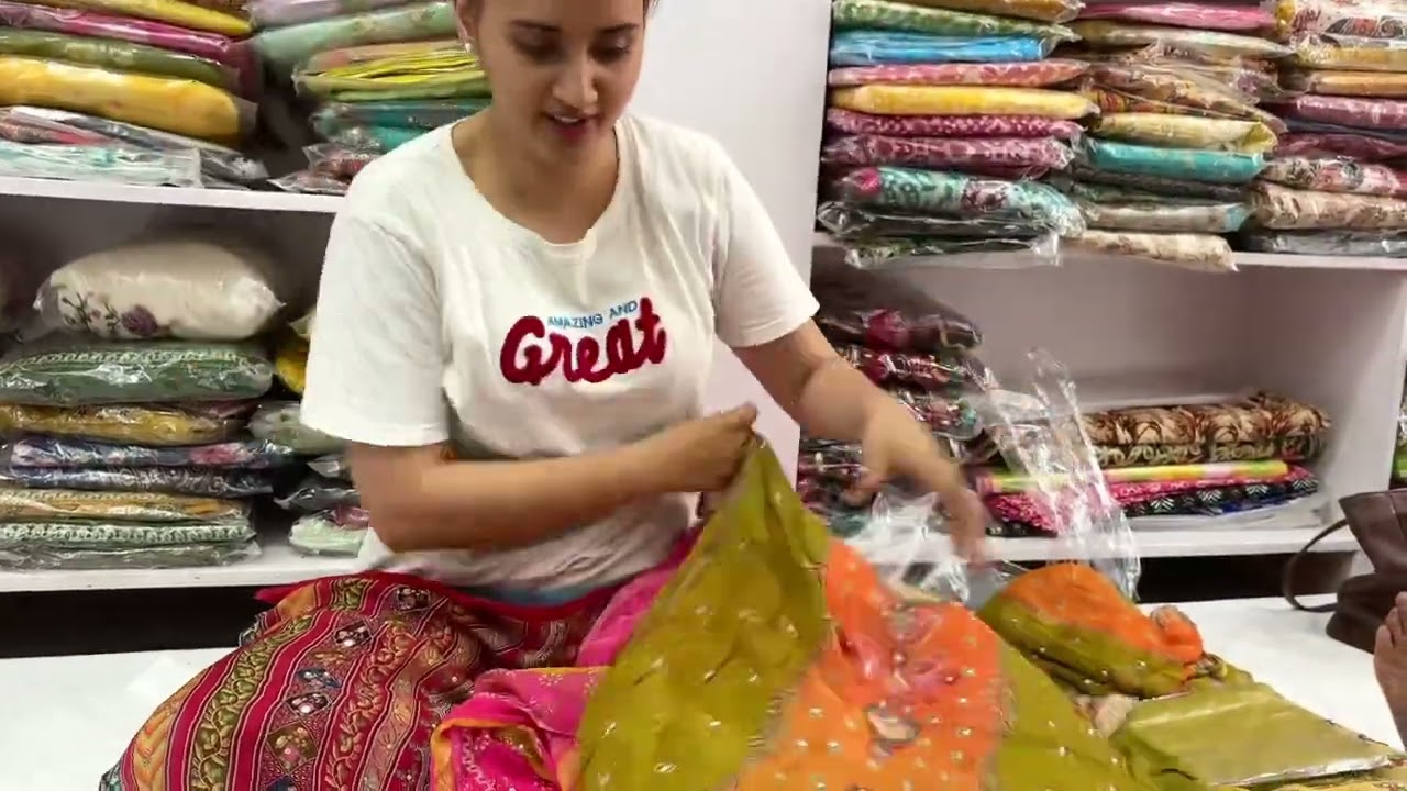 Sale me itne pyare suit wo bi itne km price m😍