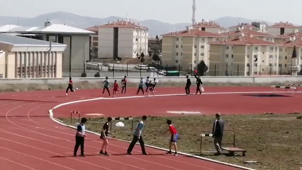 puanlı Atletizm Küçük erkekler 5x60m bayrak yarışı. İl 3. sü Hasan Çelebi iho