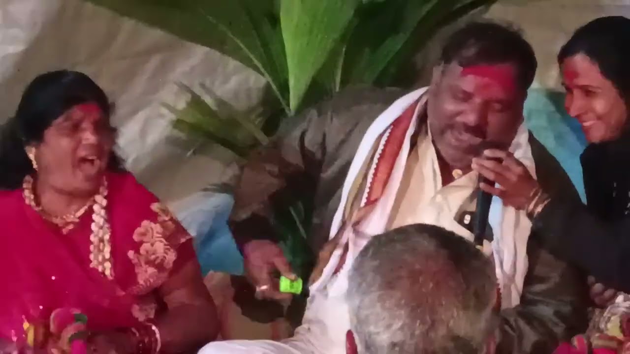 तूळजापुरी कल्लोळात न्हावल्यावर,येरमाळ गावी दत्तोबा लवनात न्हावल्यावर कसंबाई गार.#येडामाय_भक्ती_गीत 🙏