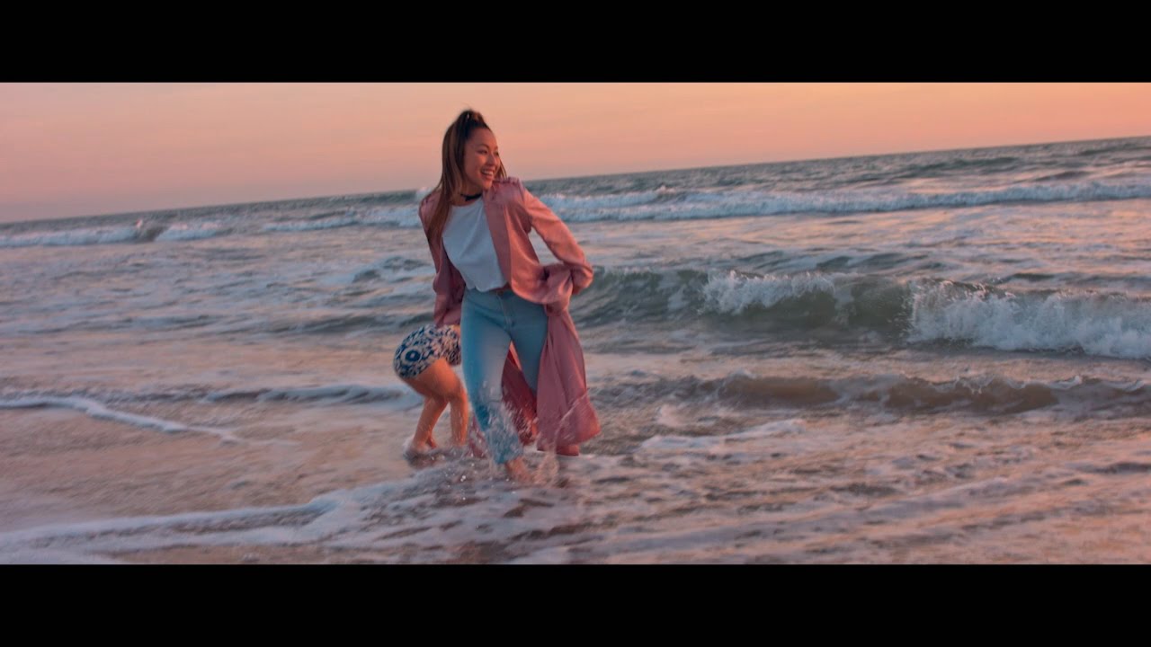鄭融 Stephanie Cheng -《親熱》[Official MV]