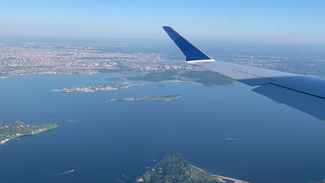 Fly over NJ/ NYC into LaGuardia LGA USA