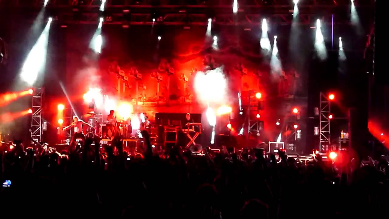 The Prodigy - Voodoo People ( live @ Rock for People - 2012 )