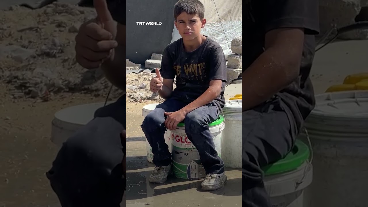T&uuml;rkiye&rsquo;s IHH Humanitarian Relief Foundation distributes clean water in Gaza