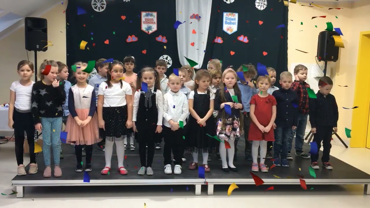 Pszczółki - Dzień Babci i Dziadka SP Tuchom