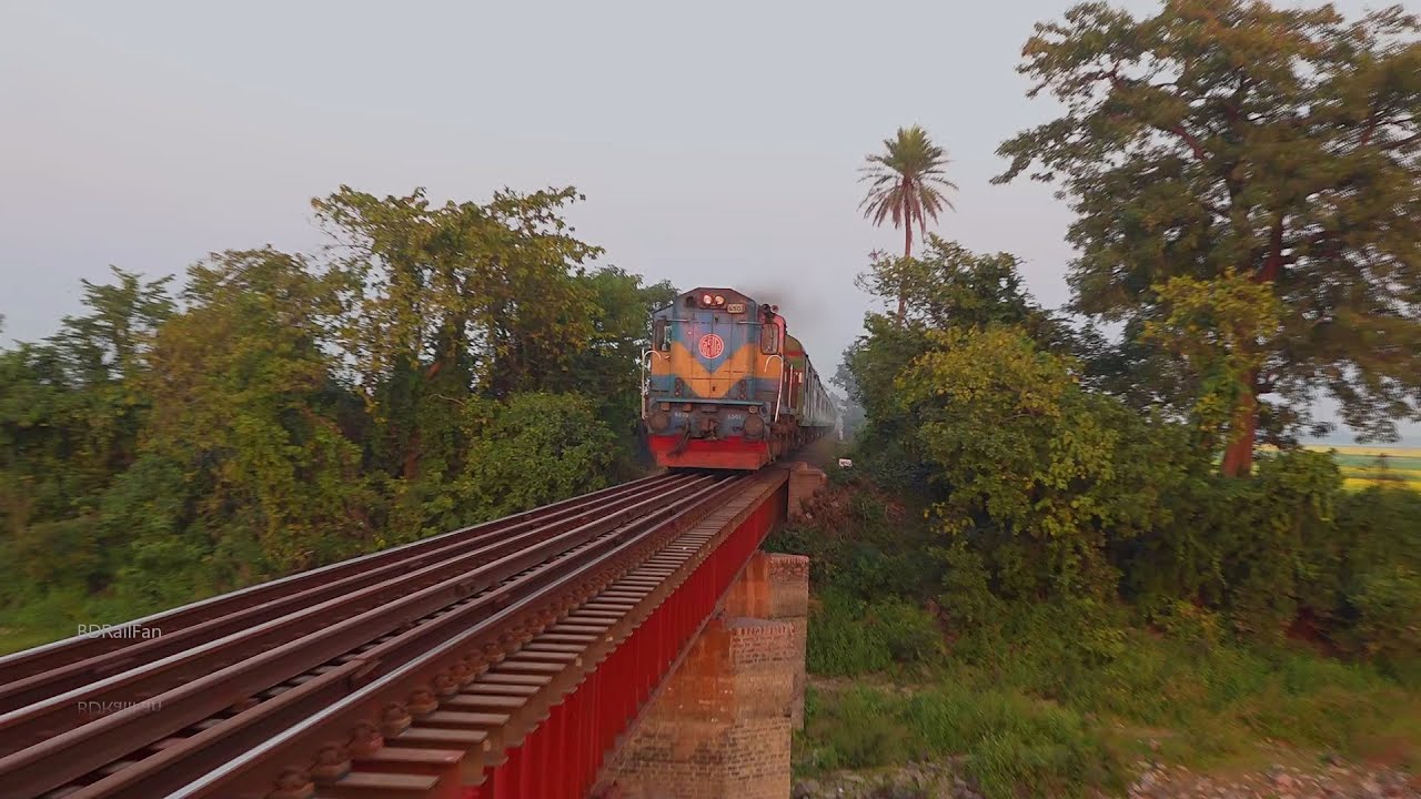 Train on Most dangerous Rail Bridge || Banalata Express Train crossing Dilpashar Baunjan Rail Bridge