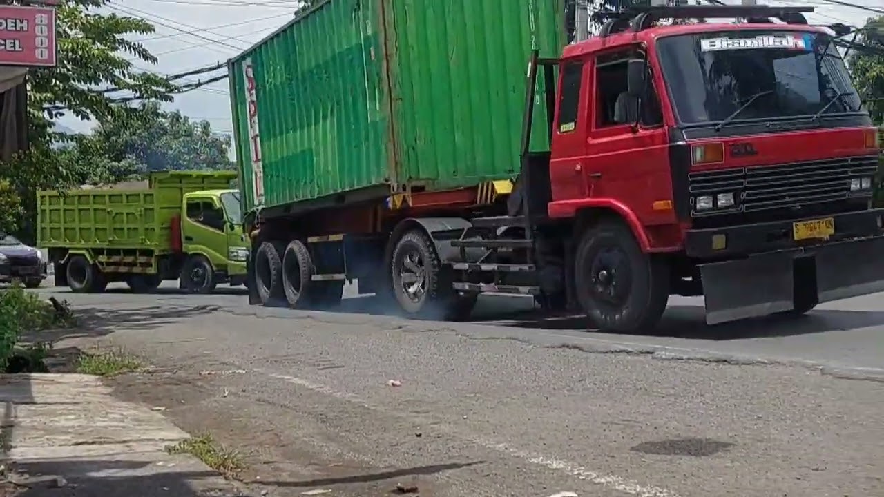 Truck Container panjang saat cuaca panas ‼️