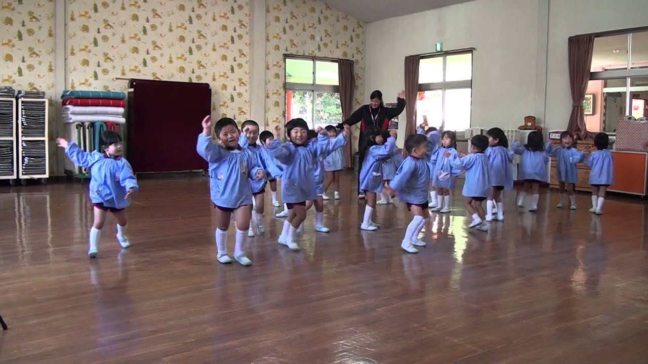 芽生え幼稚園　リトミック教室　ばら組　即時反応「秋のおさんぽ」