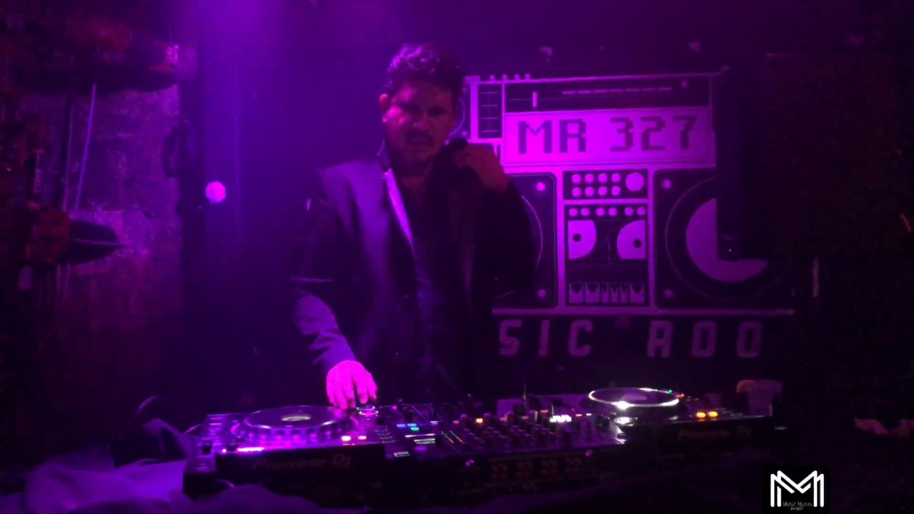 Rob Garza of Thievery Corporation DJ