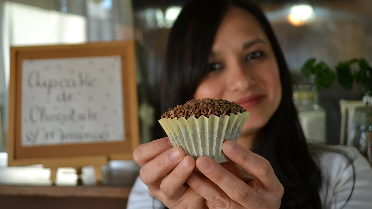 Cupcake de Chocolate com Morango SURPRESA! Daisuki Doces #81