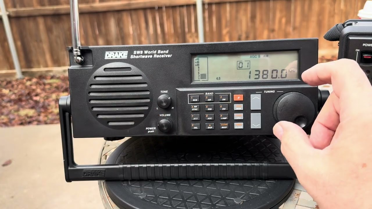 Drake SW8 vs Panasonic RF-2200
