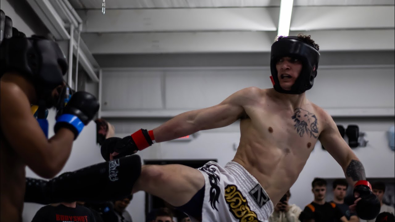 Kickboxing mma gloves match extra footage