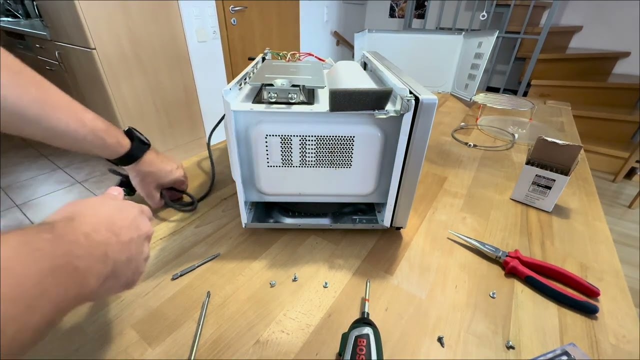 DIY: Defektes Licht in der Mikrowelle reparieren 