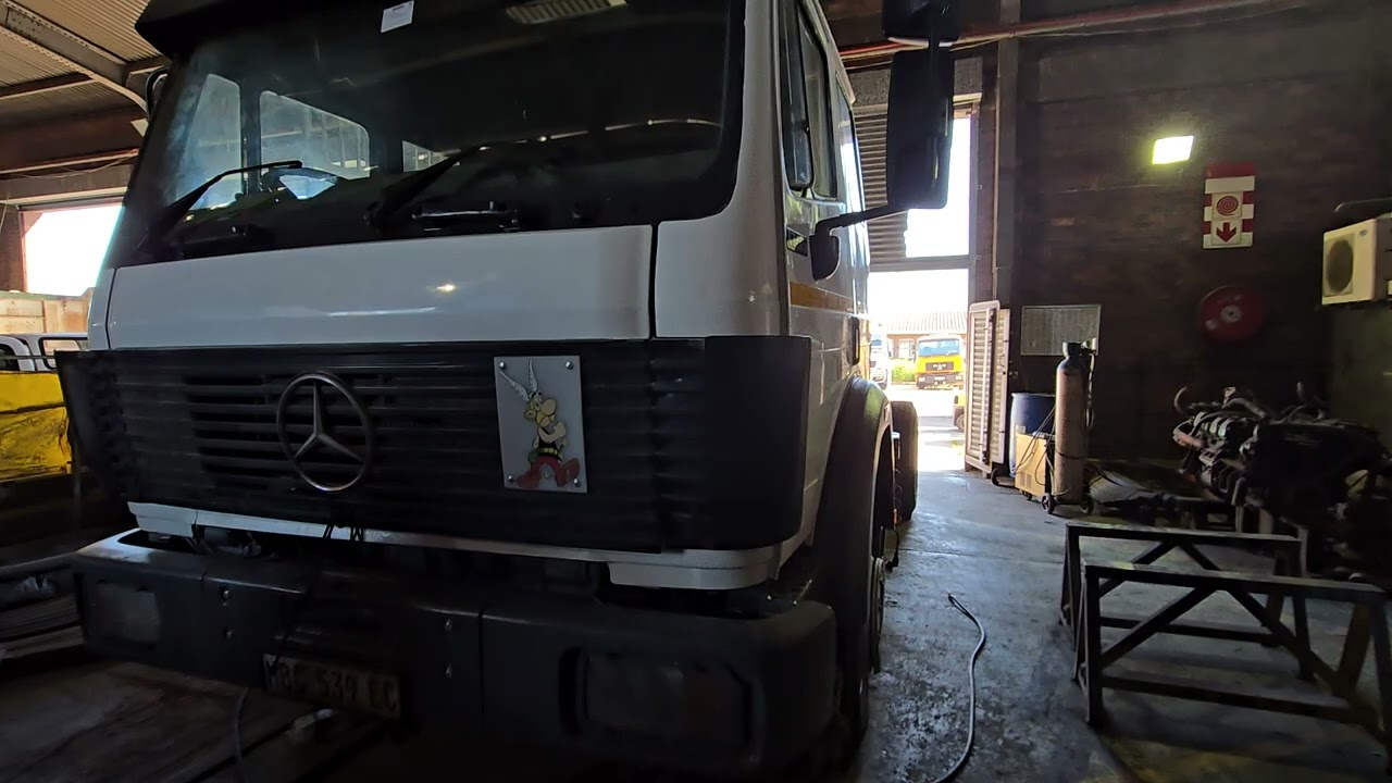 Mercedes-Benz  1735 Powerliner  final touches