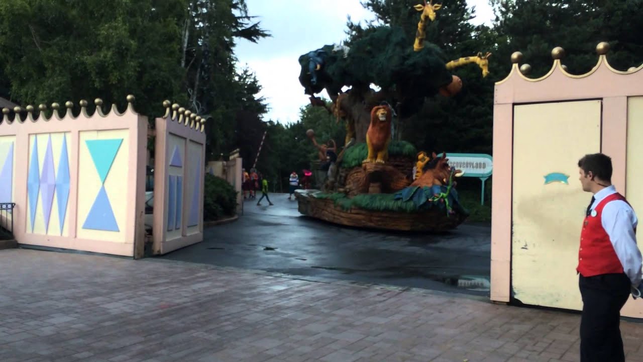 Lion King and Jungle Book Characters - Disney Magic on Parade - Disneyland Paris - August 2014