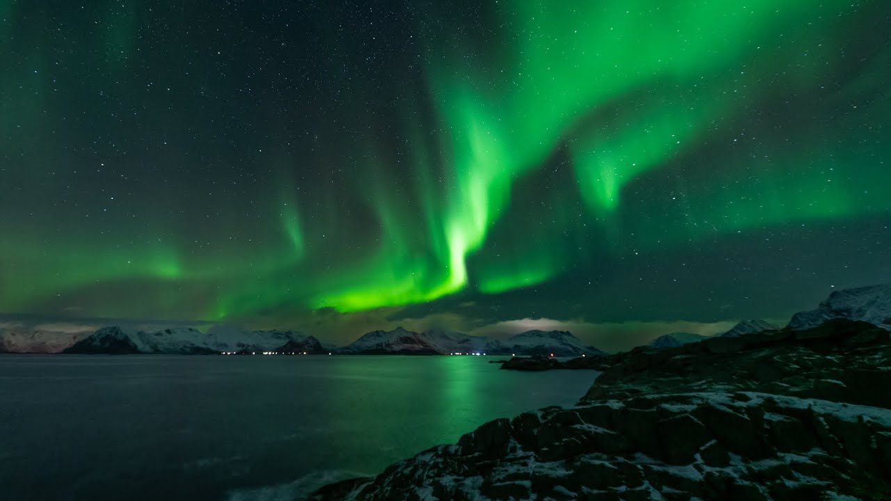 Beautiful REAL TIME Aurora (Lofoten, Norway)