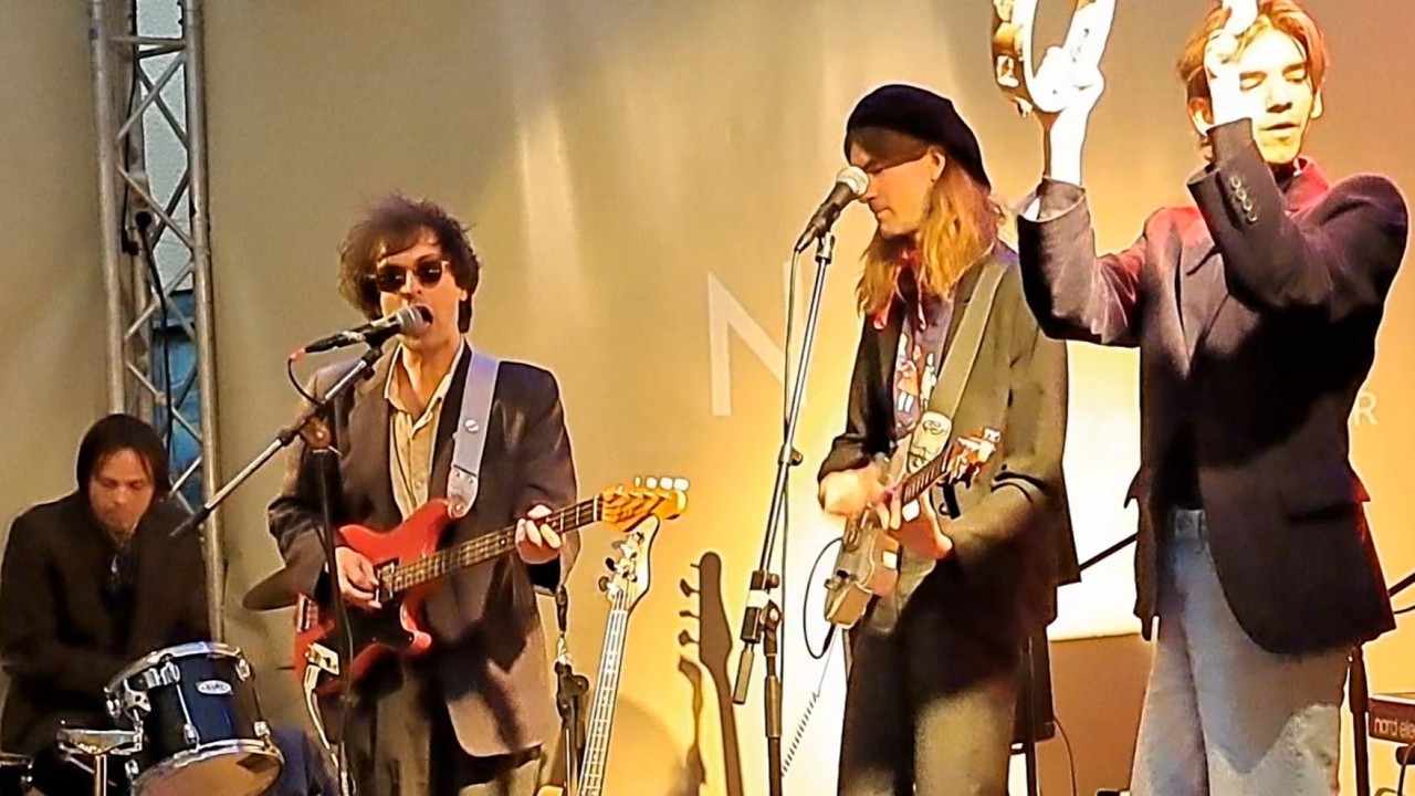 MAMA SONIC rock'n'roll - Annie Hall